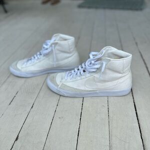 Nike Blazer Mid ‘77 Vintage WE- Size 12